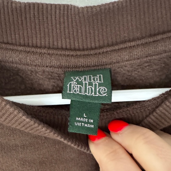 Wild Fable Brown Crewneck - Picture 2 of 3